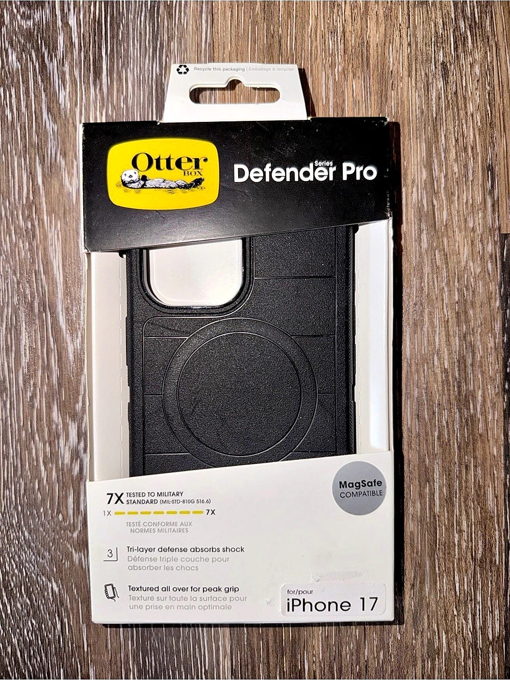 OtterBox Defender Pro iPhone 17 Black NWT